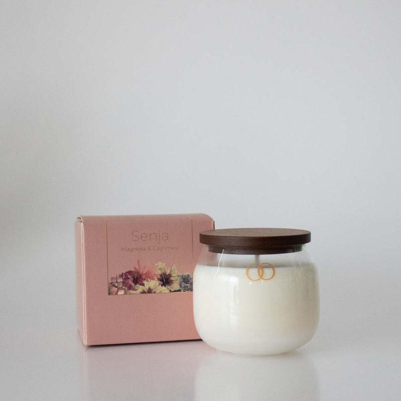 scented candle in glass jar with wooden cap magnolia & cashmere