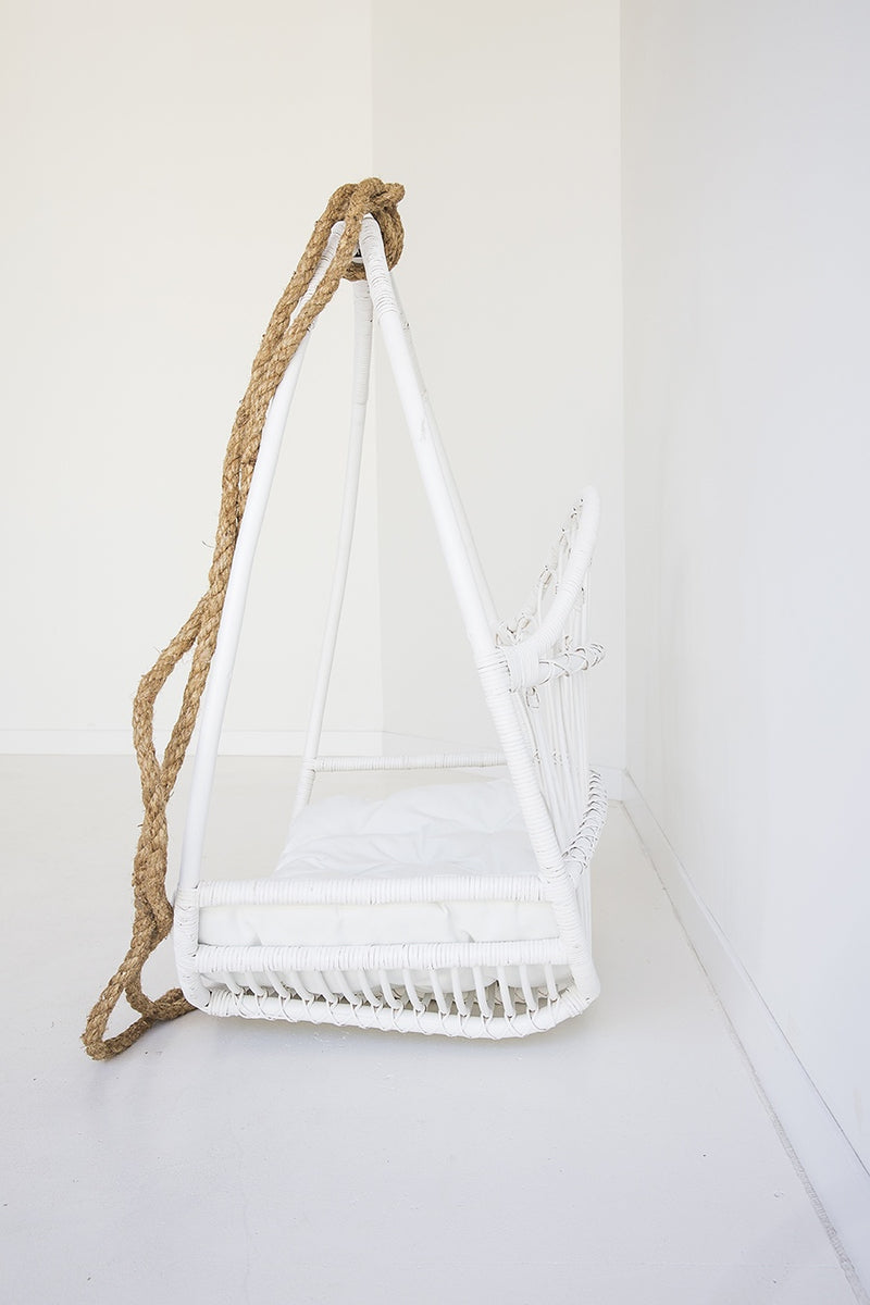 hanging-chair-rattan-white