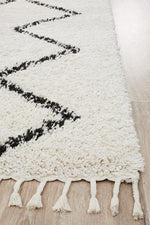 rug-shag-white-black-zigzag-pattern-bohemian-moroccan